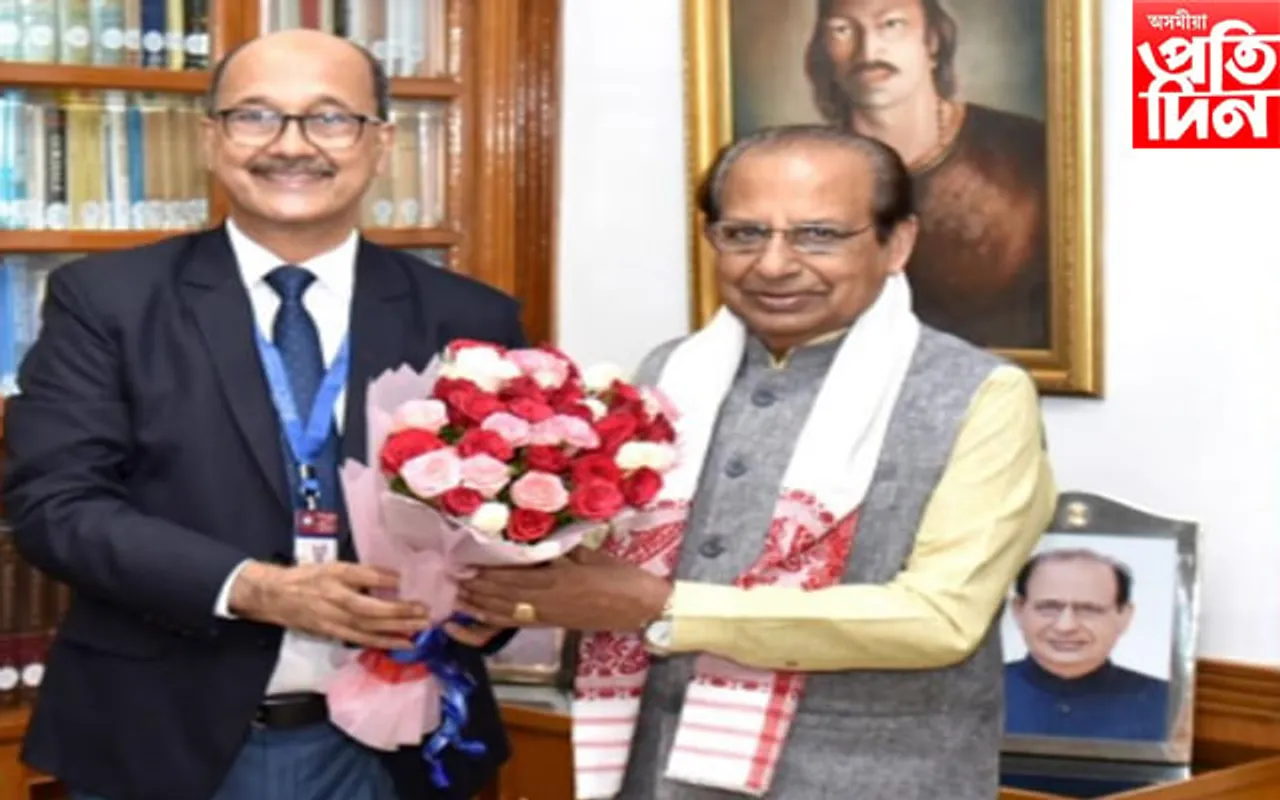 ৰাজ ভৱনত উন্মোচন কৰা হ'ল ডা: অমল চন্দ্ৰ কাকতিৰ আত্মজীৱনী মূলক গ্ৰন্থ...