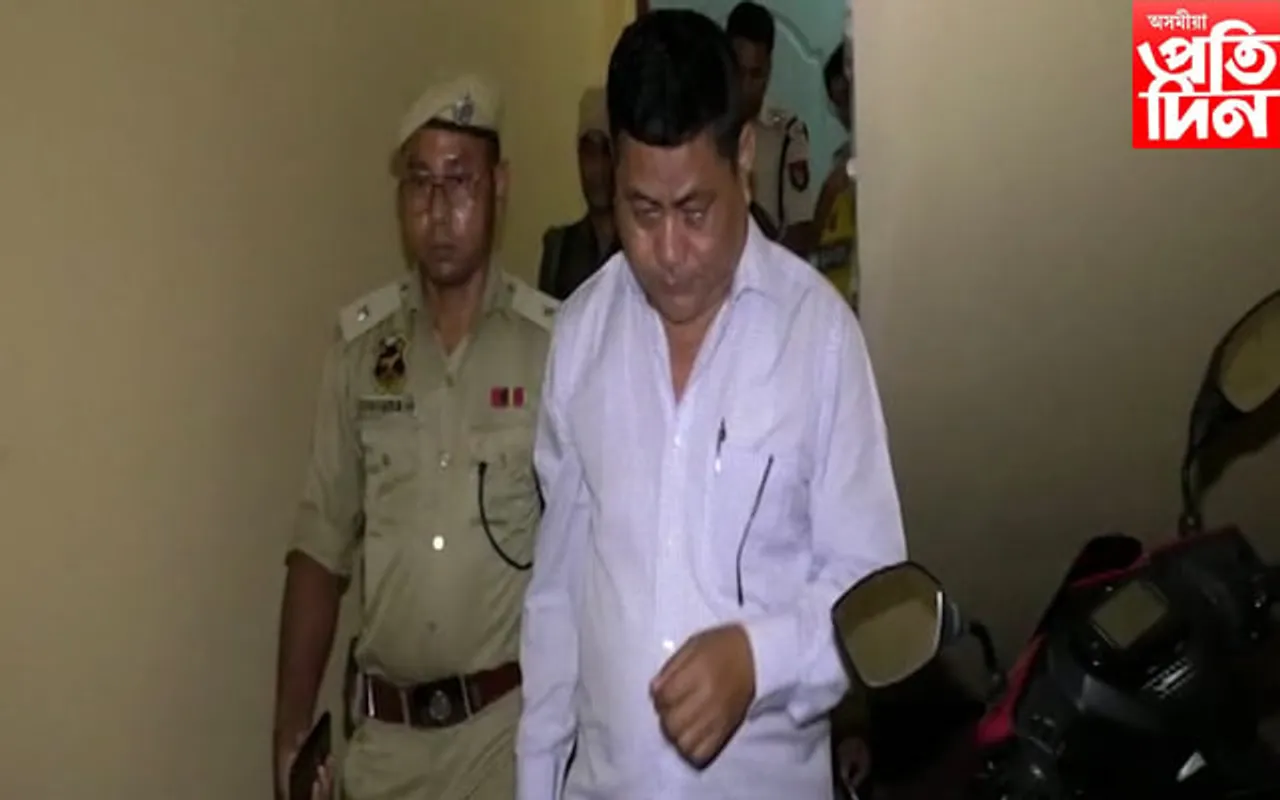 আৰক্ষীৰ জালত জিলা পৰিবহণ বিষয়াসহ দুই সতীৰ্থ...