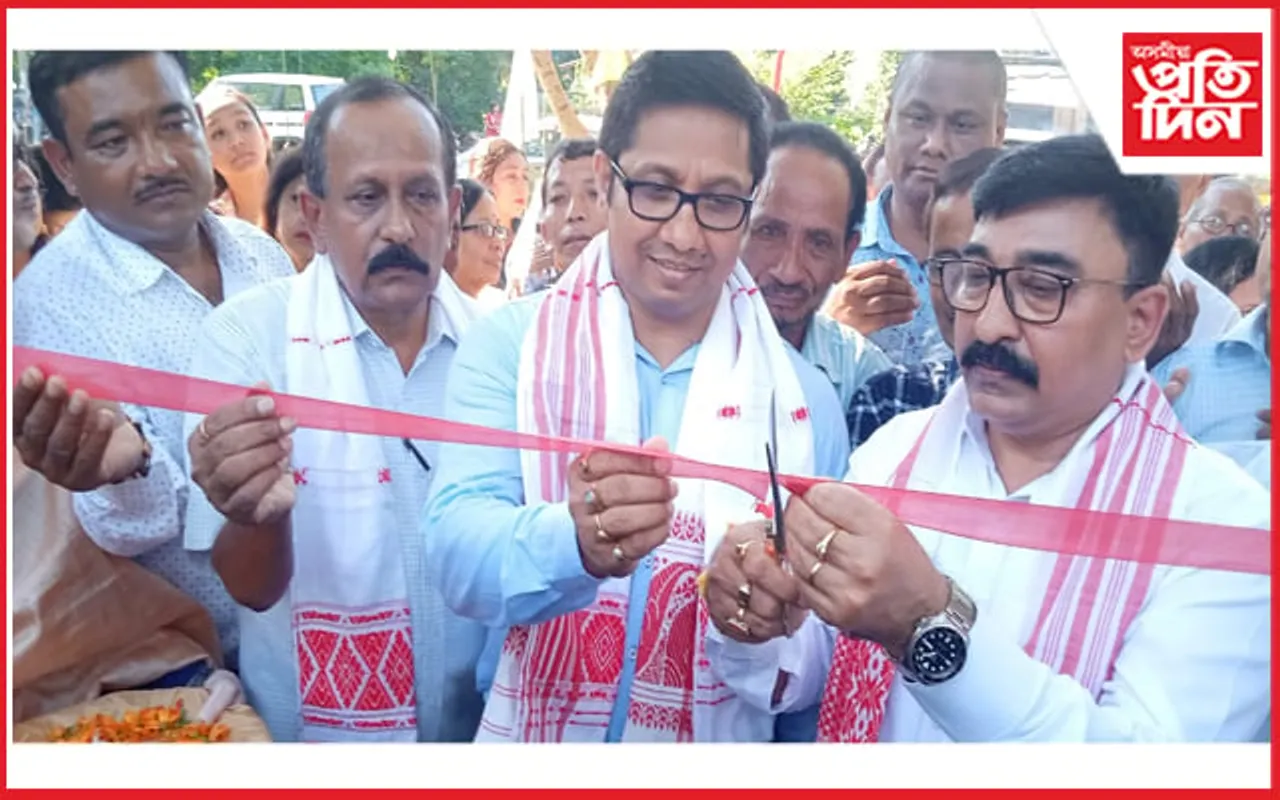 দ'লবাগান উঃমাঃ বিদ্যালয়ৰ শতবাৰ্ষিকীৰ তোৰণ উদ্বোধন অনুষ্ঠানত প্ৰতিদিন টাইমৰ মুখ্য সম্পাদক নিতুমনি শইকীয়া...