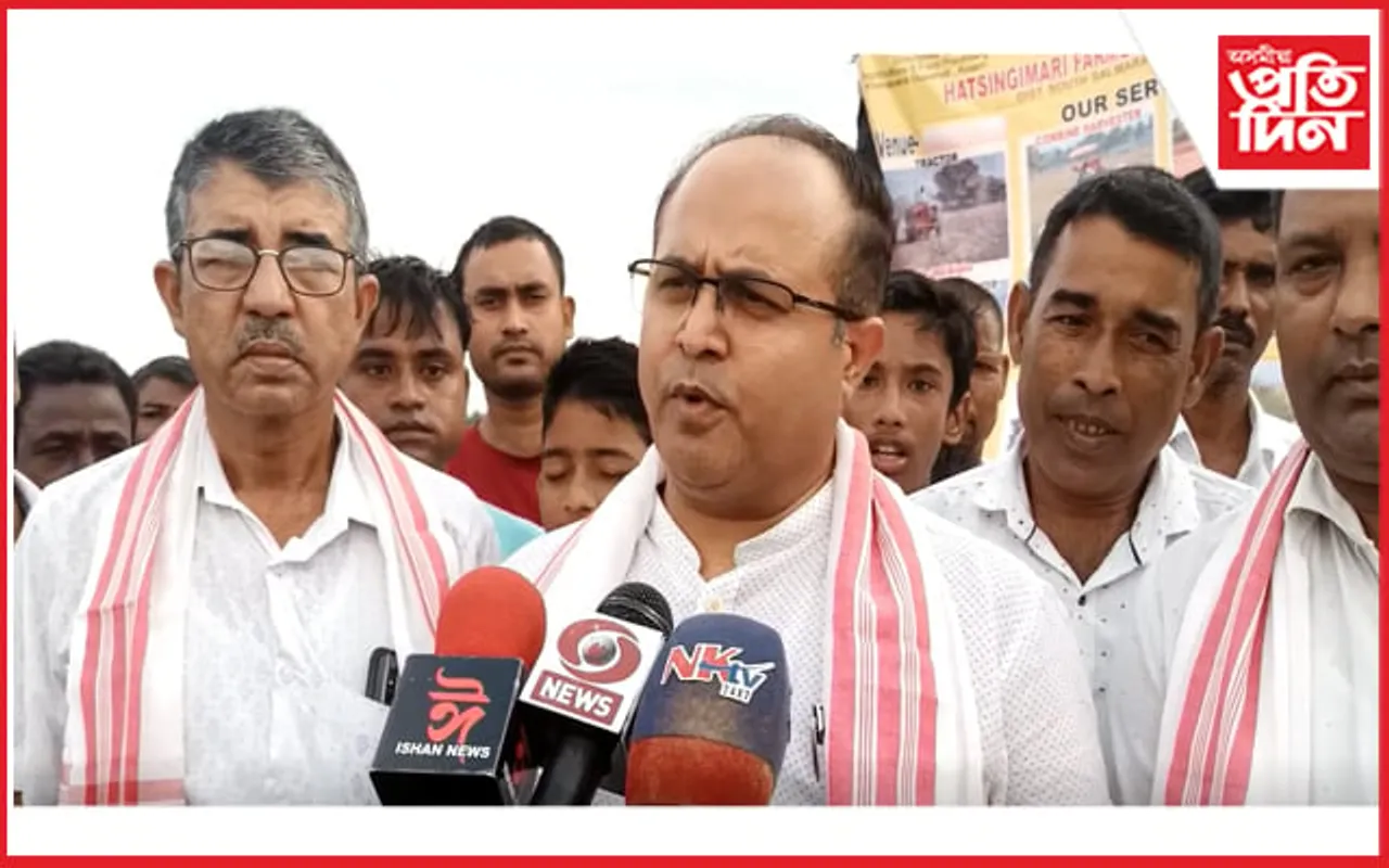 মানকাচৰত বিধায়কে উদ্বোধন কৰিলে এপাৰ্ট আঁচনিৰ ধান চপোৱা মেচিন...