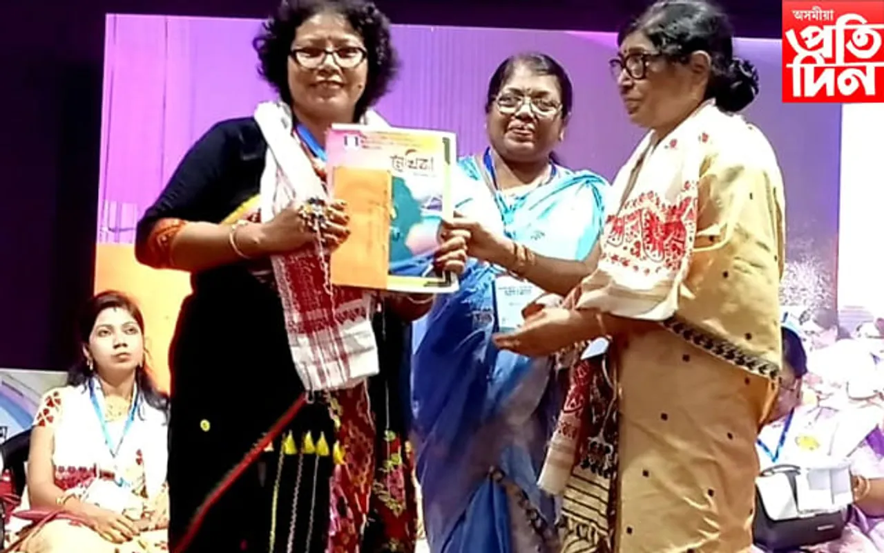 ঢকুৱাখনাৰ মৌচুমী-অপৰাজিতালৈ
সদৌ অসম লেখিকা সমাৰোহ সমিতিৰ শ্ৰেষ্ঠ কাব্য সাহিত্য বঁটা