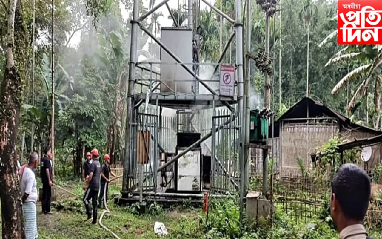 ঢকুৱাখনাত জিঅ' টাৱাৰ জ্বলি বিধ্বস্ত 