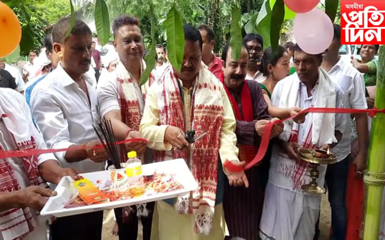ৰাষ্ট্ৰীয় গ্ৰাম্য স্বৰাজ অভিযানৰ অধীনত বদতি জামুগুৰি গাওঁ পঞ্চায়তৰ কাৰ্যালয় গৃহ উদ্বোধন...
