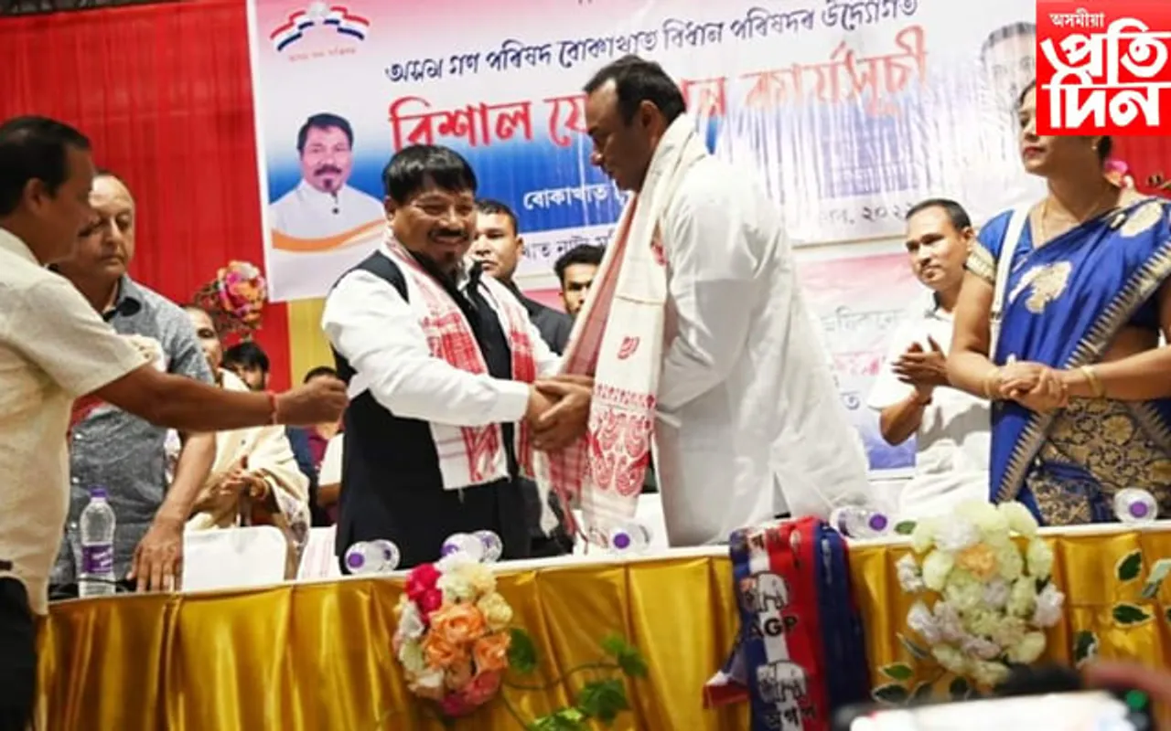 বোকাখাতত অগপৰ যোগদান কাৰ্যসূচী :  কংগ্ৰেছ এৰিলে চাহ মজদুৰ সংঘৰ সম্পাদক তপন কৰ্মকাৰে...
