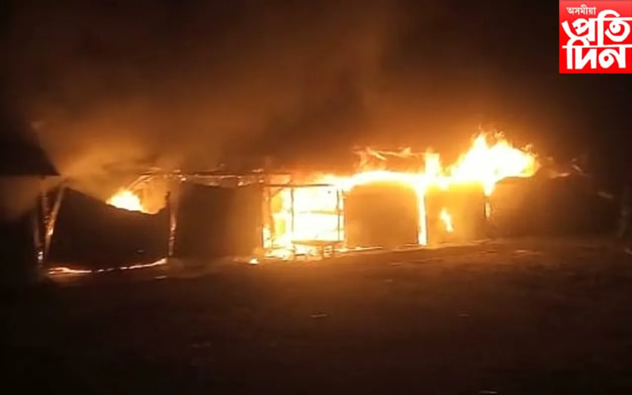 চিৰাঙৰ মাদাৰপুৰ বজাৰত ভয়ংকৰ অগ্নিকাণ্ডঃ ৭ টাকৈ দোকান সম্পূৰ্ণ ৰূপে ভস্মীভূত...
