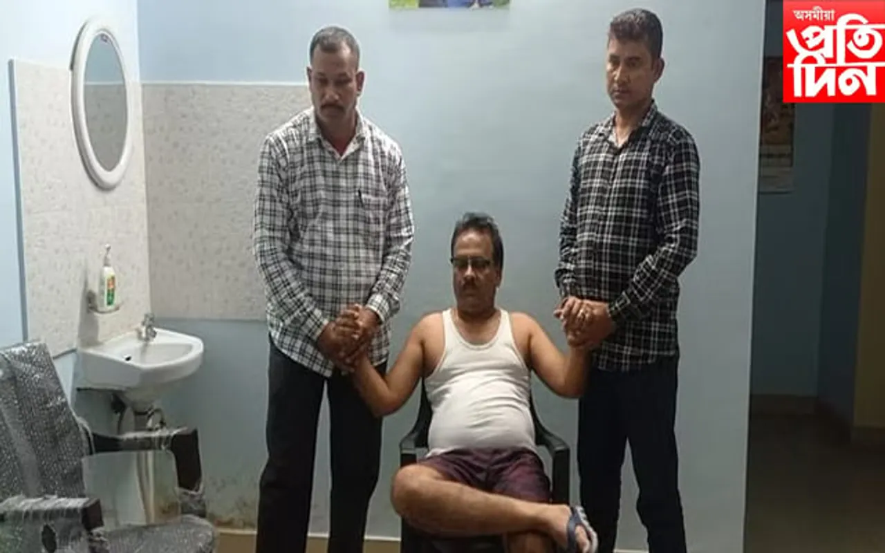 ৯০ হাজাৰ টকাৰ উৎকোচ লৈ হাতে-লোটে ধৰা পৰিল যুটীয়া সচিব কে কে শৰ্মা...