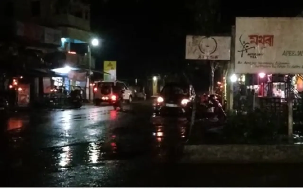 বতৰৰ বিধিপথালিঃ বিভিন্ন প্ৰান্তৰ লগতে থুৰাপুৰতো ম্লান পৰিল দীপাৱলীৰ আনন্দ... 