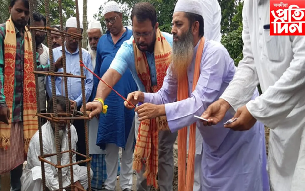অৱসৰপ্ৰাপ্ত আৰক্ষী বিষয়াৰ মহানুভৱতাৰ শলাগ জয়ন্তীপুৰবাসীৰ 