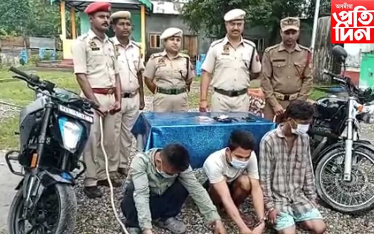 বাক্সাৰ শালবাৰীত তিনি গৰাকী ড্ৰাগছ সৰবৰাহকাৰীক আটক...
