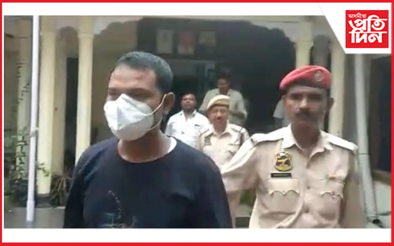 চোৰাং গৰু ব্যৱসায়ীৰে নগাঁৱৰ দুই আৰক্ষী বিষয়াৰ মিতিৰালি : গ্ৰেপ্তাৰ হোৱা গৃহৰক্ষী জোৱানৰ স্বীকাৰোক্তিক লৈ চাঞ্চল্য... 