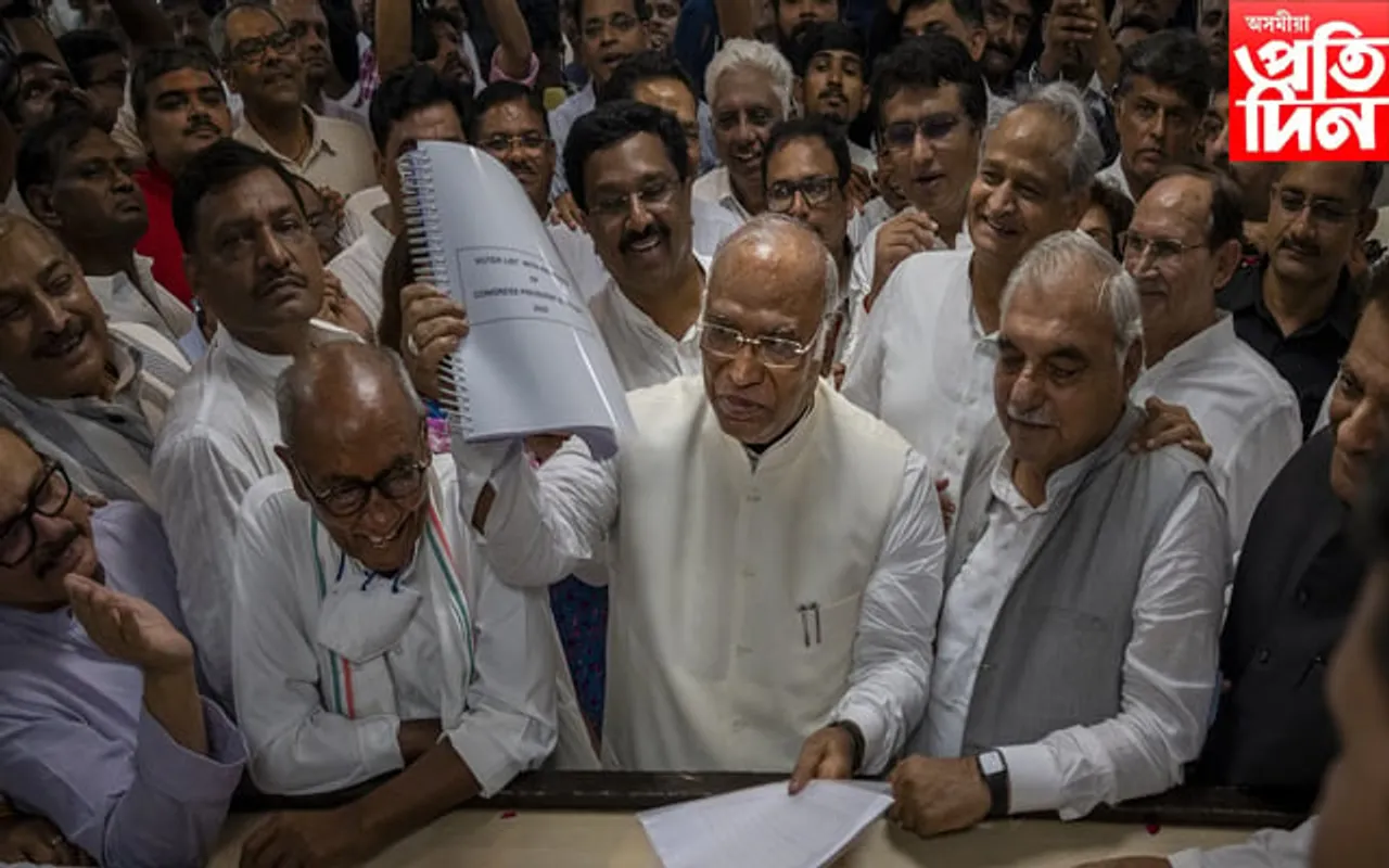 কংগ্ৰেছৰ পৰা পদত্যাগ তিনি মহাৰথীৰ, মল্লিকাৰ্জুন খাৰ্গেৰ হৈ কৰিব নিৰ্বাচনী প্ৰচাৰ