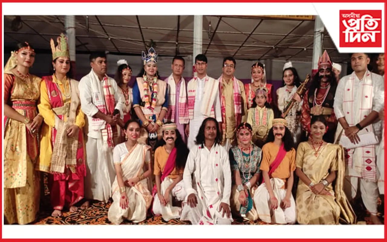 ধিঙৰ জগন্নাথ মন্দিৰ প্ৰাঙ্গনত পাৰিজাত হৰণ ভাওনা, ভাৱৰীয়াৰ ৰূপত যুৱতী... 