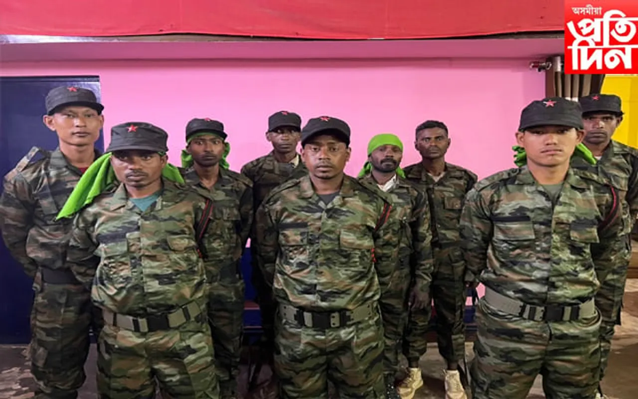 বিদ্ৰোহী সংগঠন APLA ৰ ৯ জন কেডাৰৰ আত্মসমৰ্পন...