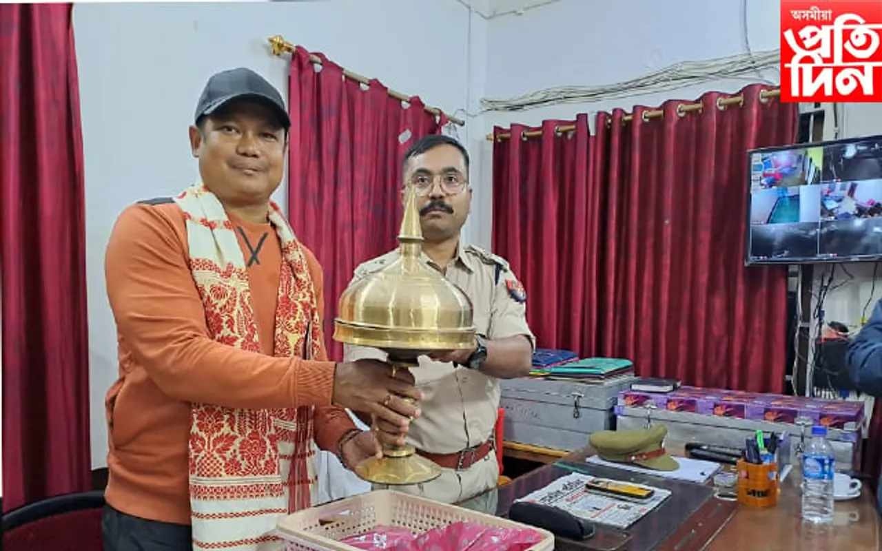 বকোৰ হাহিম আৰক্ষী চকীৰ ভাৰপ্ৰাপ্ত আৰক্ষী বিষয়া বিক্ৰম বসুমতাৰীৰ বিদায় সম্বৰ্ধনা