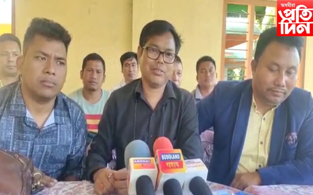 বড়ো বোলছবিৰ চতুৰ্থ তম বঁটা প্ৰদান অনুষ্ঠান... 
