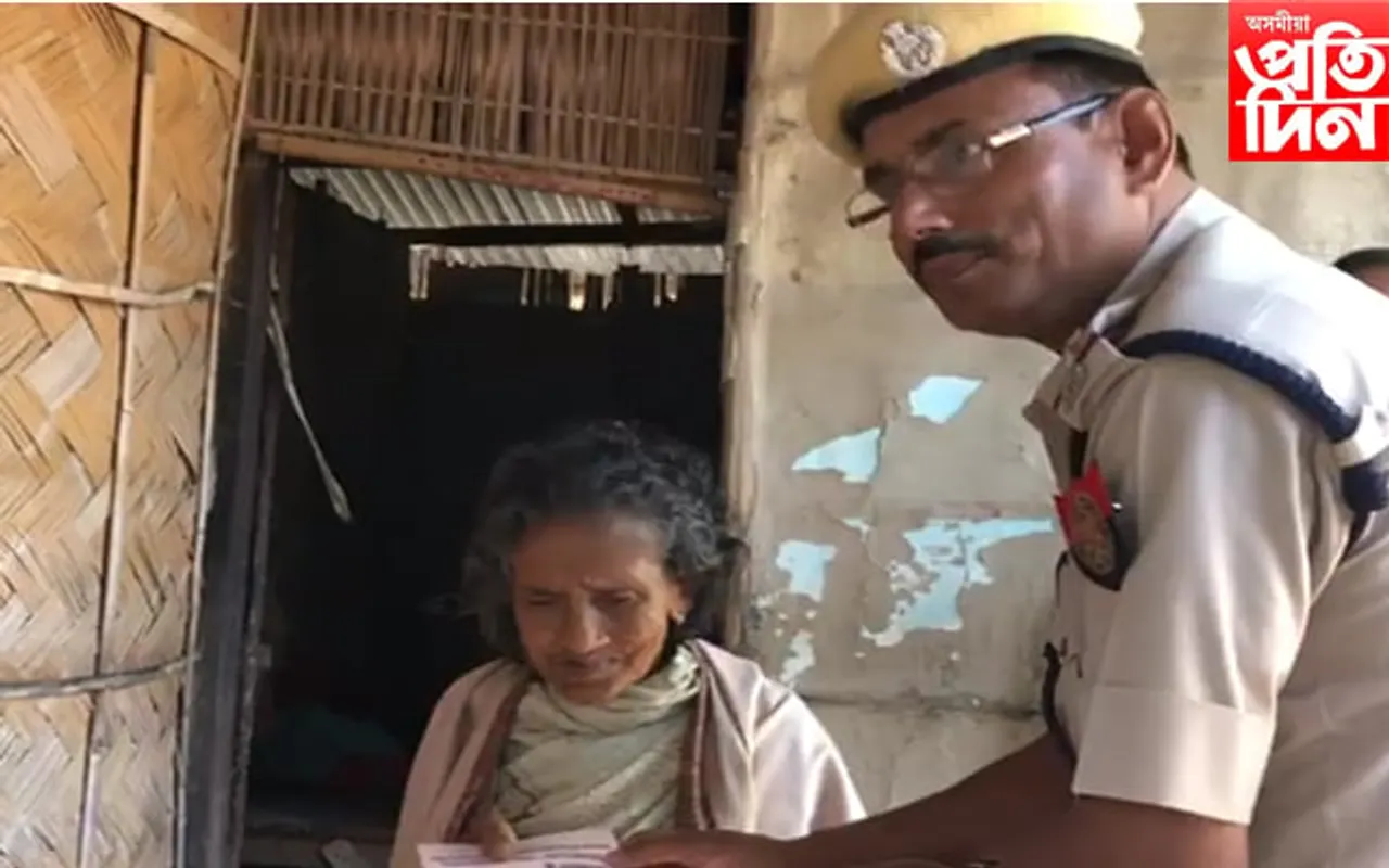 অপৰাধী বিচাৰি নহয়, হাতত উপহাৰ লৈ ঘৰে ঘৰে ওৰাং আৰক্ষী...