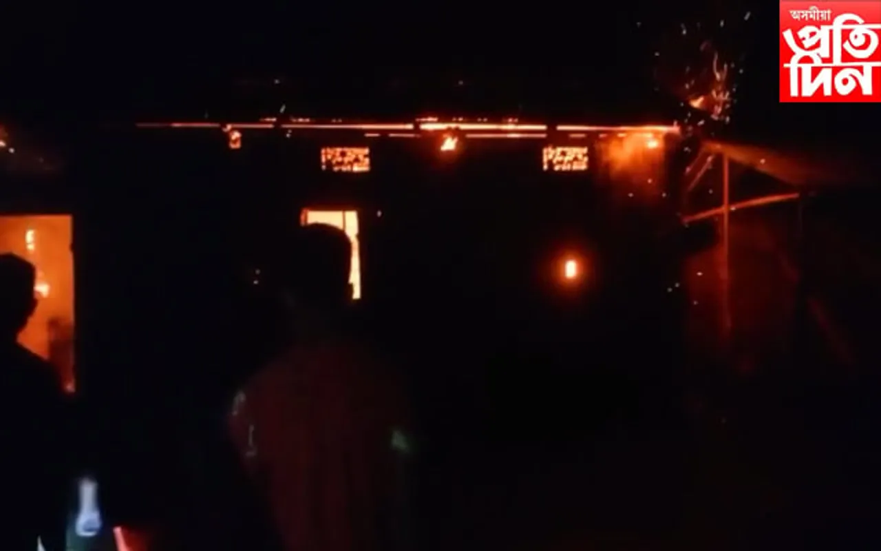 ধূপগুৰি পথাৰত ভয়ানক অগ্নিকাণ্ডৰ ঘটনা...