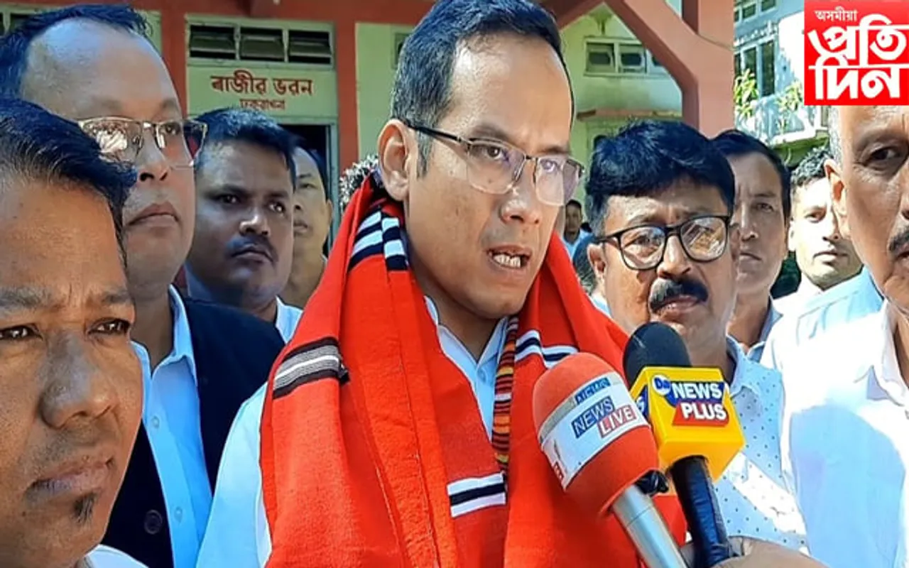 চাকৰিৰ পৰিবৰ্তে মদৰ বটল দিছে  বিজেপিয়েঃ ঢকুৱাখনাত সাংসদ গৌৰৱ গগৈ