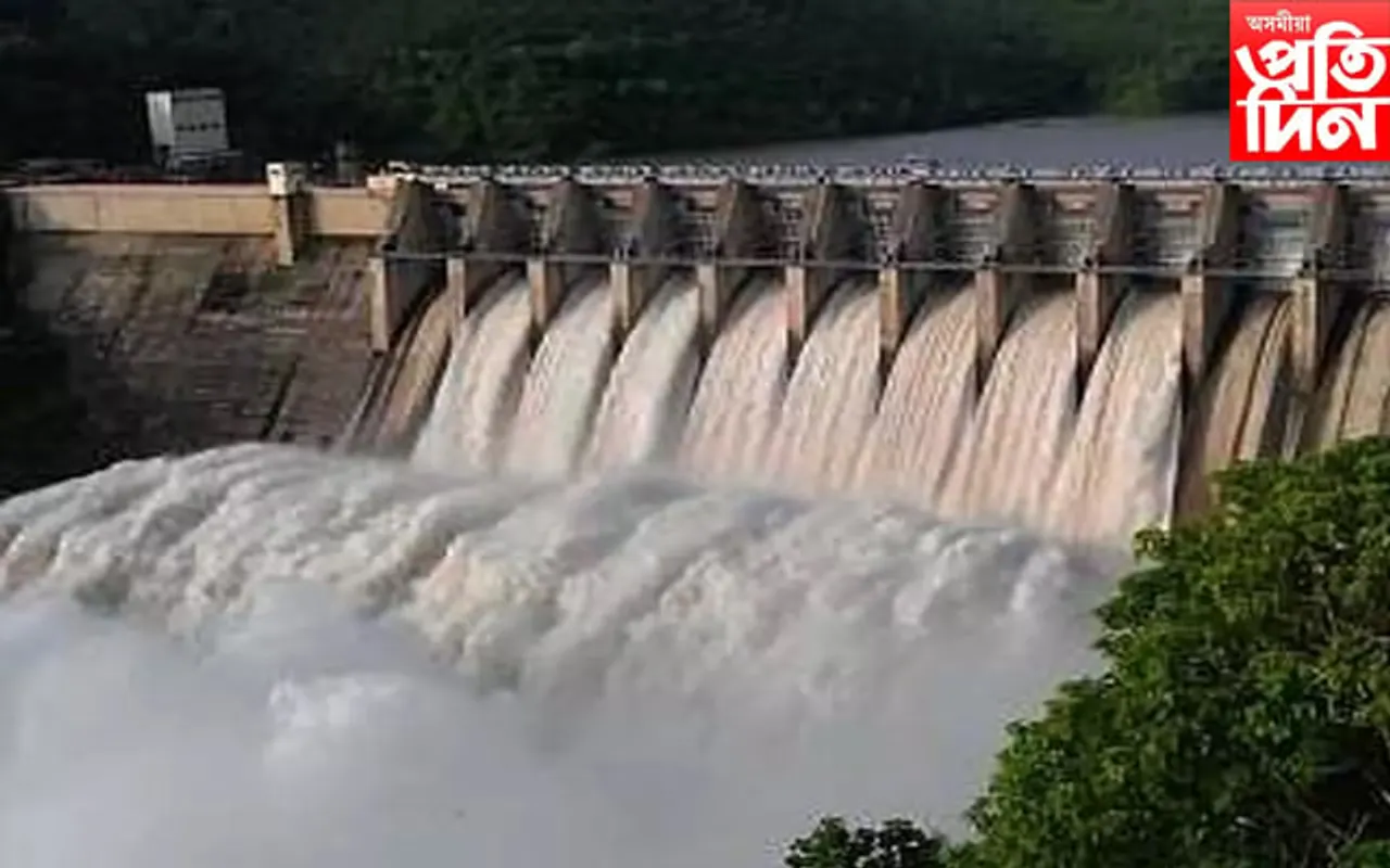 বিপদে লগ এৰা নাই এন এইচ পি চি নদীবান্ধক...