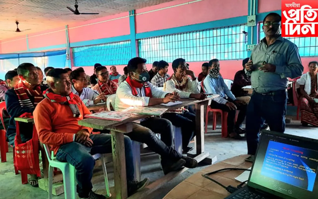 ঢকুৱাখনাত বিজ্ঞান সন্মত ৰেচম পালনৰ  ৫ দিনীয়া প্ৰশিক্ষণ...