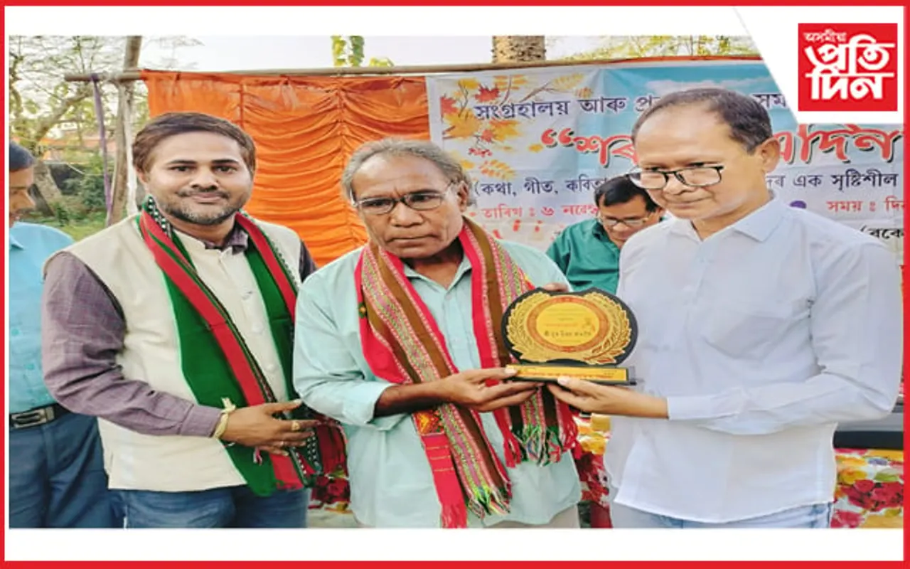 বকোৰ শিল্পী উত্তম ৰাভাক 'বীৰ সন্দে ডাকুৱা বঁটা' প্ৰদান...