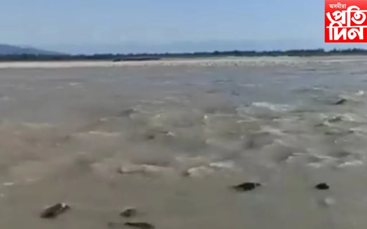 চিয়াং নদীত অস্বাভাৱিক ঘোলা পানী  !