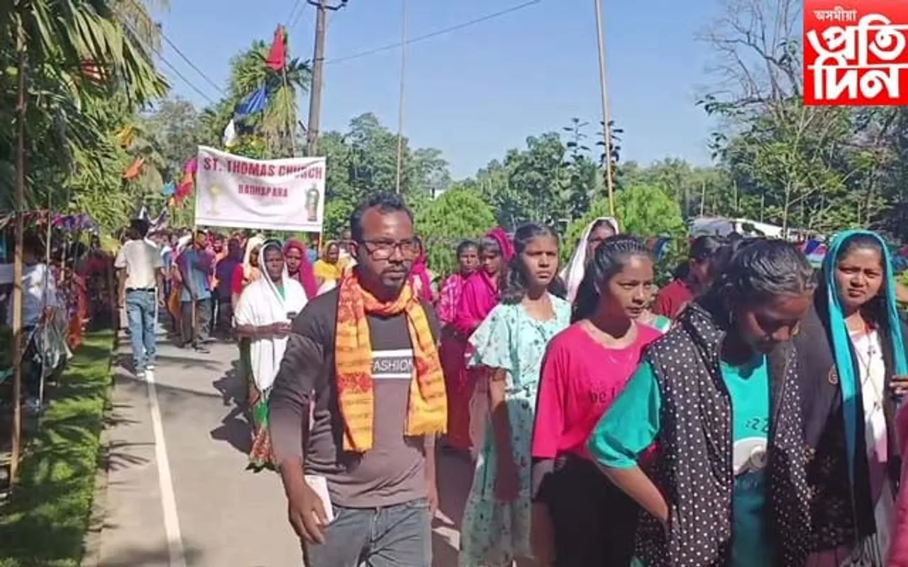 চাপাগুৰীত খ্ৰীষ্টান ধৰ্মালম্বীৰ ইউকেৰিষ্টিক ধৰ্মীয় শোভাযাত্ৰা...