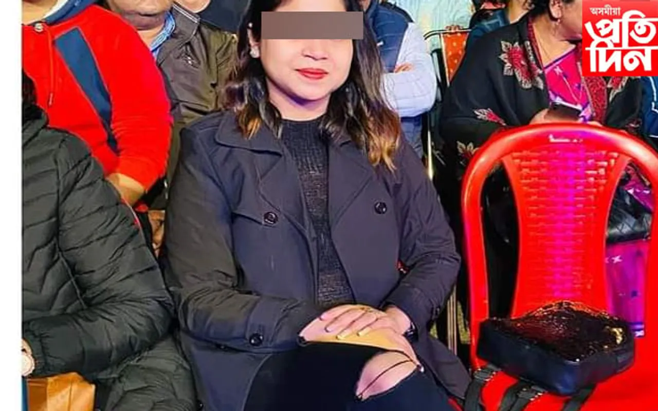 ছোৱালী যোগান ধৰা পল্লৱী কলিতাৰ পাৰ্লাৰত কি কাম ৰাজ্যৰ এজন জনপ্ৰিয় কণ্ঠশিল্পীৰ...