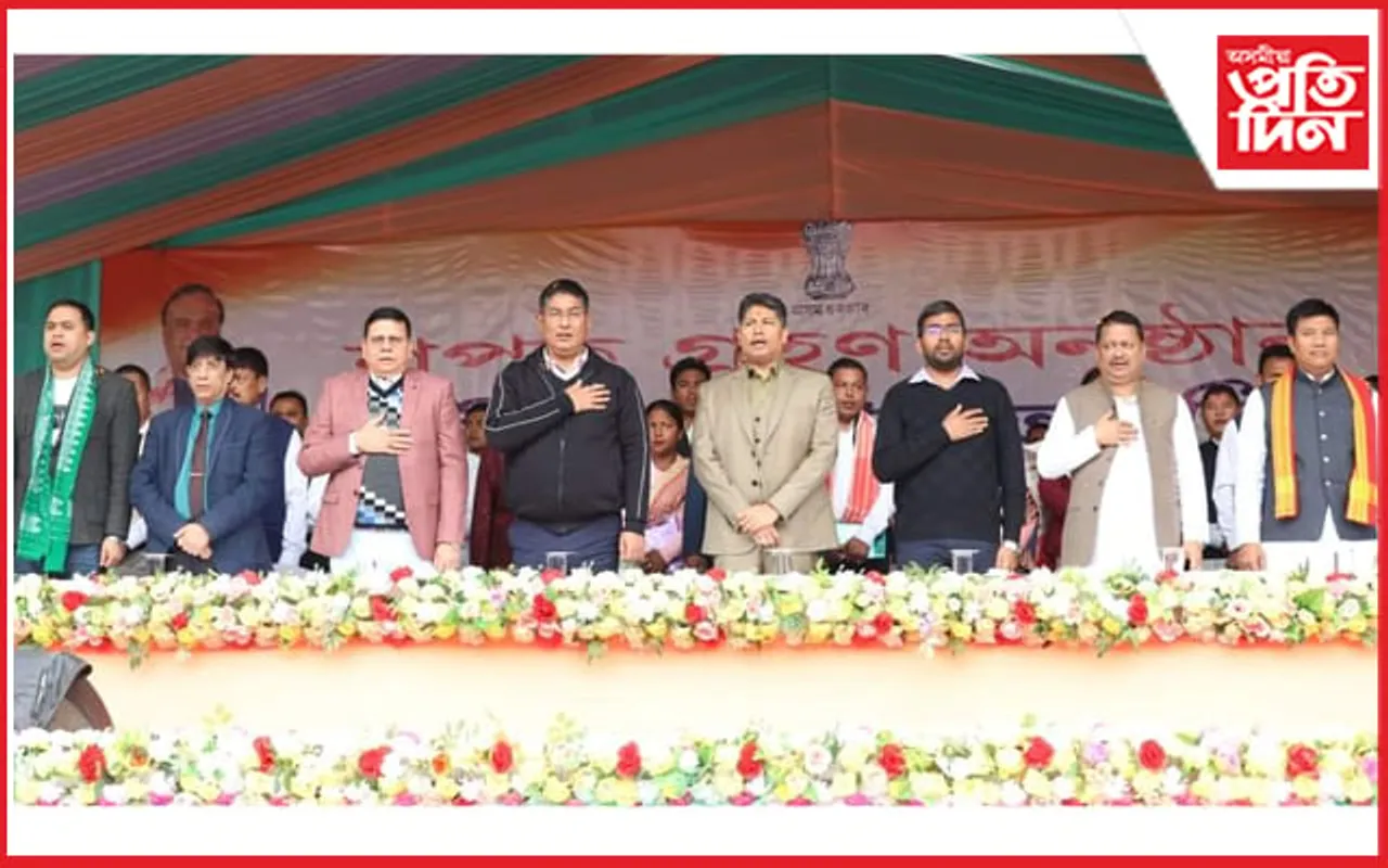 ৫ মিনিটতে সমাপ্ত দেউৰী পৰিষদৰ শপতগ্ৰহণ ! দুৰ্নীতিত লিপ্তক পুনৰ ৰঙা দলিচা...