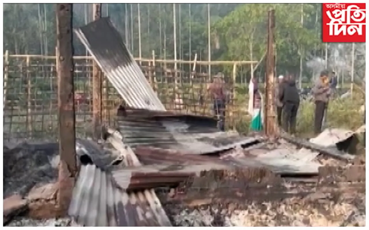 অগ্নিকাণ্ডত জাহ গ'ল বাসগৃহ, কেইবা লাখ টকাৰ চাহ গছৰ পুলি...