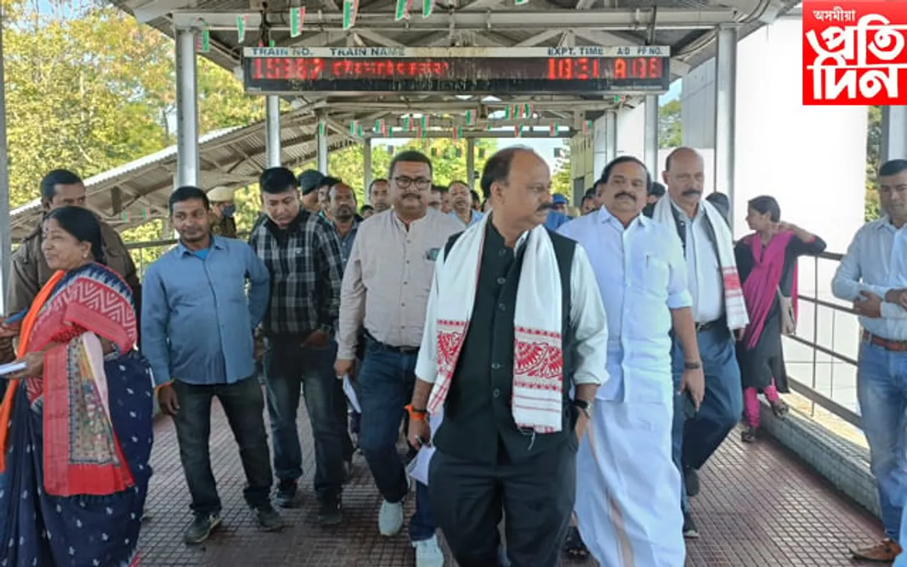 লামডিঙত দিল্লী ৰেলৱে বৰ্ডৰ ২৫ জনীয়া  পৰ্যবেক্ষকৰ দল