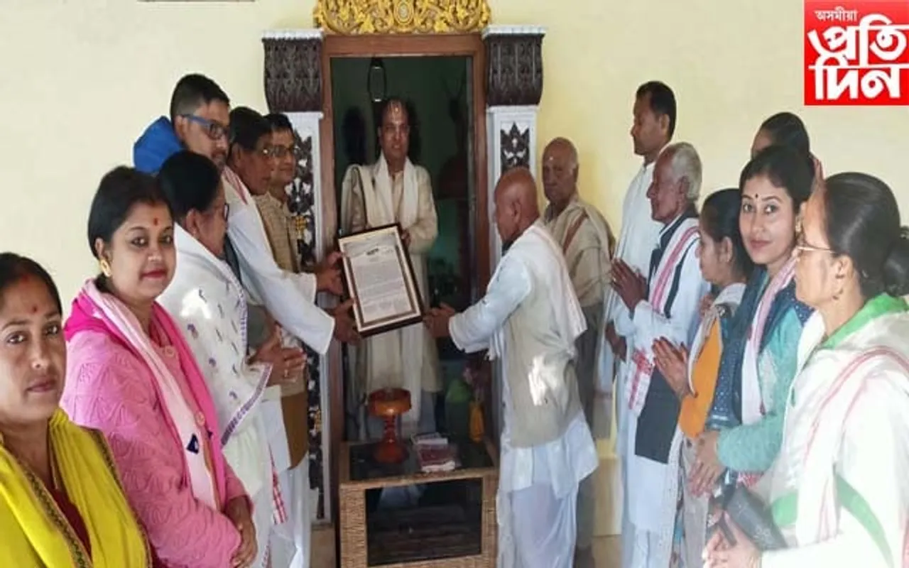 ড০ পীতাম্বৰ দেৱ গোস্বামীলৈ "অসম ৰত্ন" উপাধি... 