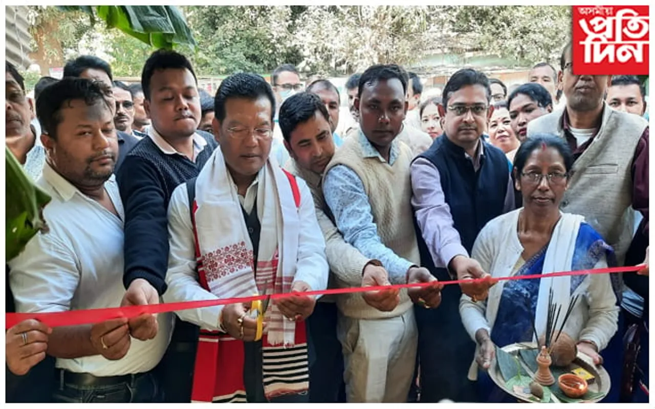 ঢকুৱাখনাত বিশুদ্ধ দুগ্ধৰ বিপনি "দুগ্ধম" উদ্বোধন...