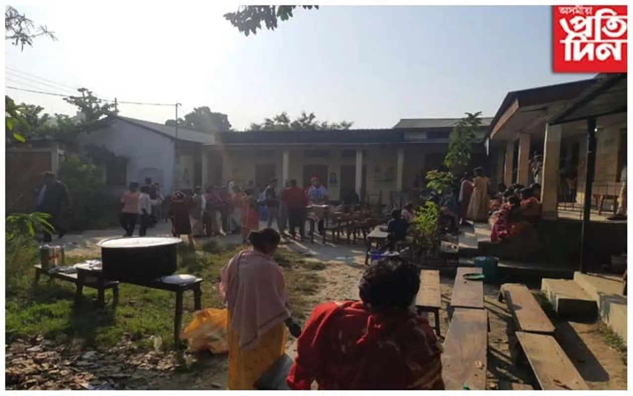 গৃহহীন প্ৰায় ১৫০ পৰিয়াল, জুইত জাহ গ'ল অলেখ সপোন...
