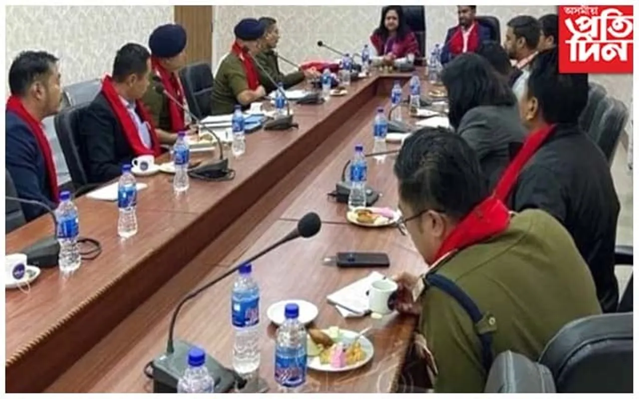 নাগালেণ্ডৰ নিৰ্বাচনৰ সন্দৰ্ভত ডিমাপুৰ আৰু কাৰ্বি আংলঙৰ উপায়ুক্তৰ যুটীয়া সমন্বয় বৈঠক...