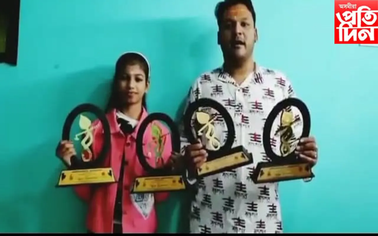 আন্তঃৰাষ্ট্ৰীয় বঁটা লাভ কৰি গৌৰৱ কঢ়িয়াই আনিলে নগাঁৱৰ দুই গুৰু শিষ্যই