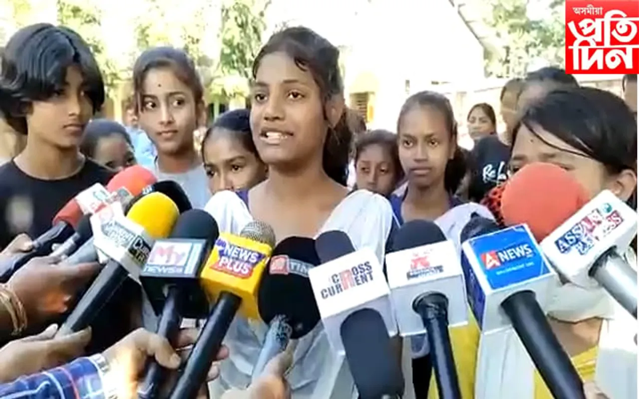 ''আমাক খেলিবলৈ এখন পথাৰ দিয়ক'' একাংশ ছাত্ৰ-ছাত্ৰীৰ কাতৰ আহ্বান