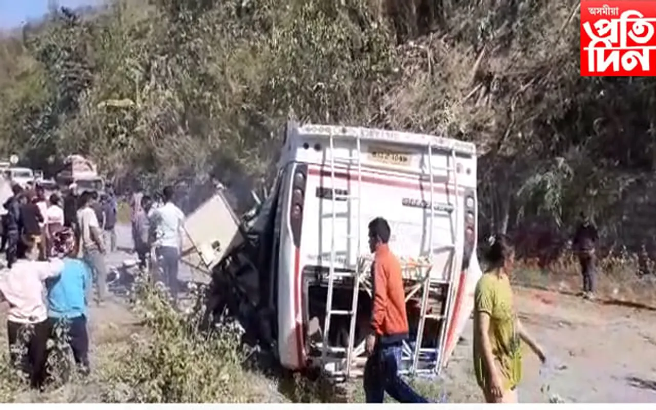 ভয়ংকৰ পথ দুৰ্ঘটনাত প্ৰাণ গ'ল প্ৰায় ১৫ গৰাকী ছাত্ৰ-ছাত্ৰীৰ...