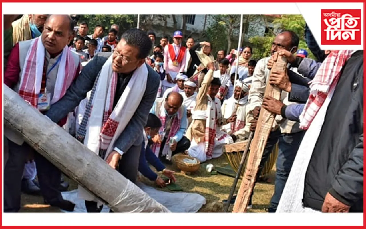 ঢকুৱাখনা চৰকাৰী মজলীয়া বিদ্যালয়ৰ ডেৰশ বছৰীয়া জয়ন্তীৰ লাইখুঁটা স্থাপন 