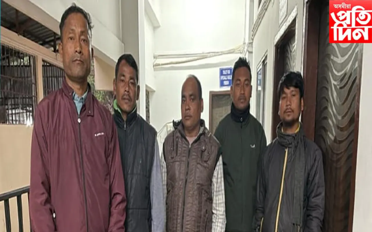 ভুৱা লটাৰীৰ নামত লাখ লাখ টকা সংগ্ৰহ, ৫ আটক