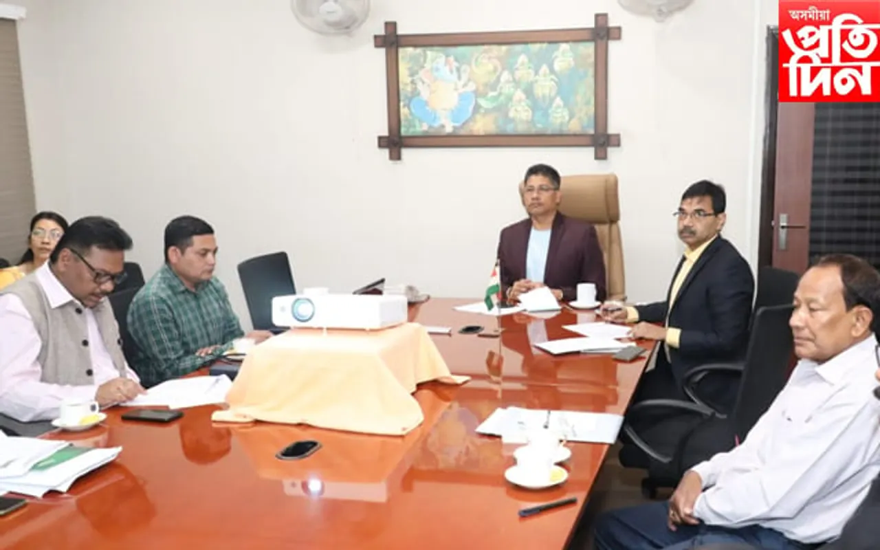 দিছপুৰত ২০২২-২৩ বিত্তীয় বৰ্ষৰ বিভিন্ন আঁচনিৰ পৰ্যালোচনা মন্ত্ৰী পীযুষ হাজৰীকাৰ...