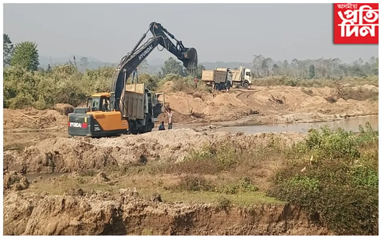 নুমলীগড়ৰ কালিয়নী নদীত অবৈধ খনন