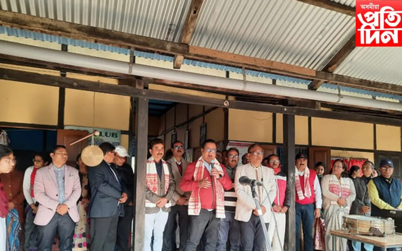 কলিয়াবৰত গুণোৎসৱত শিক্ষা মন্ত্ৰী ৰনোজ পেগুৰ বিদ্যালয় পৰিদৰ্শন