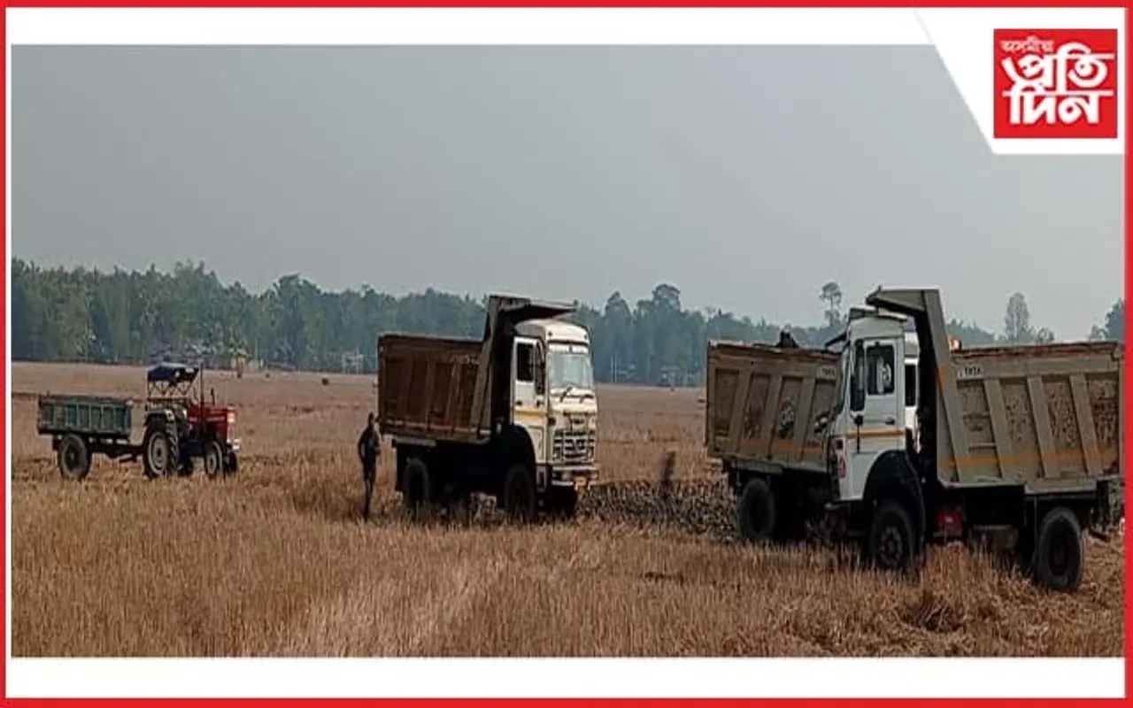 ঘোৰ নিদ্ৰাত প্ৰশাসন : মাটি কঢ়িওৱা ডাম্পাৰে নষ্ট কৰিছে পকী পথ