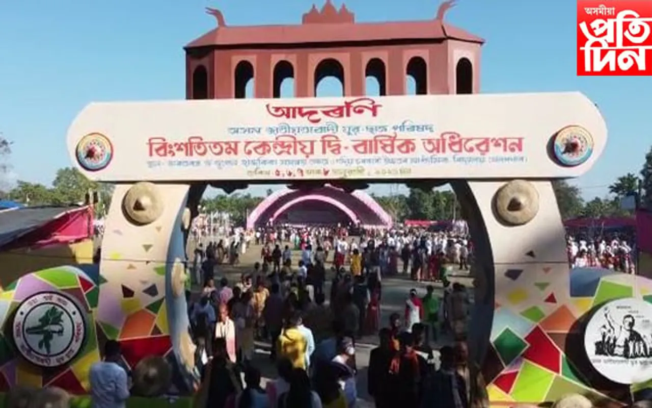 'সাদিন'ৰ জন্ম ক্ষণৰ স্মৃতি ৰোমন্থন কৰি আৱেগিক সাদিন-প্ৰতিদিন গোষ্ঠীৰ স্বত্বাধিকাৰ জয়ন্ত বৰুৱা....