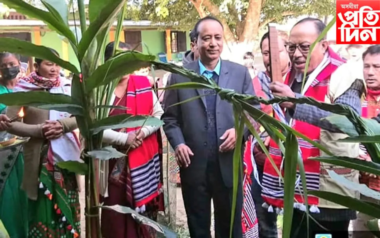 দাংধৰা উঃ মাঃ বিদ্যালয়ৰ পাঠদান গৃহ উদ্বোধন এম এ চিৰ মুখ্য কাৰ্যবাহী সদস্য পৰমানন্দ চায়েঙিয়াৰ 