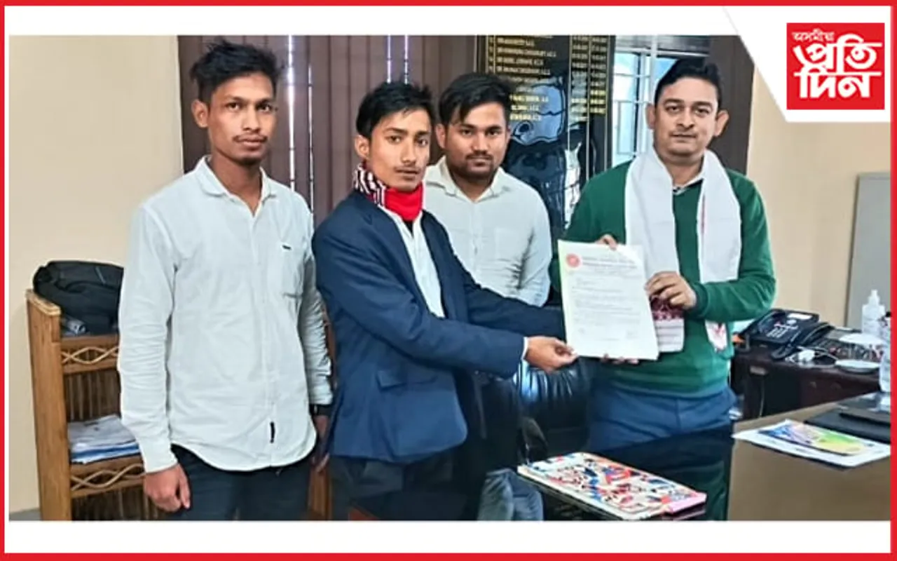 ঢকুৱাখনা আঞ্চলিক ছাত্ৰ সন্থাৰ বিভিন্ন সমস্যা সমাধানৰ দাবীত স্মাৰক পত্ৰ প্ৰদান... 