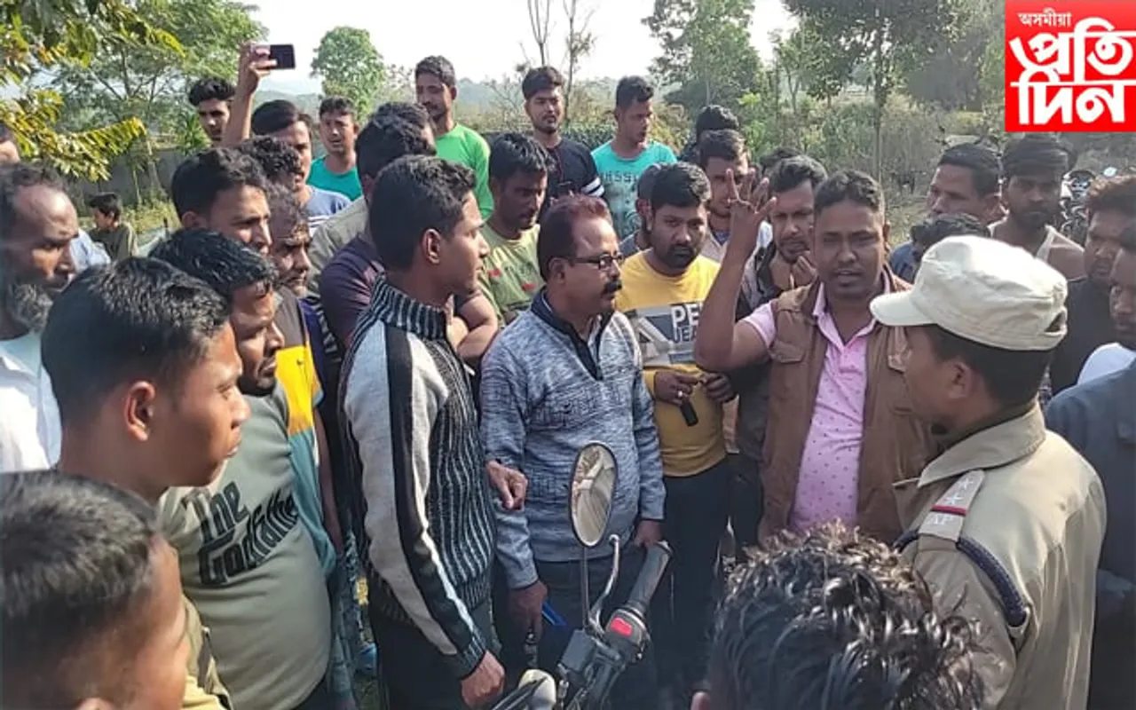 শ্ৰমিকৰ ওপৰত পৰিল লোৰ গেট, বঙাইগাঁৱত উত্তপ্ত পৰিস্থিতি...