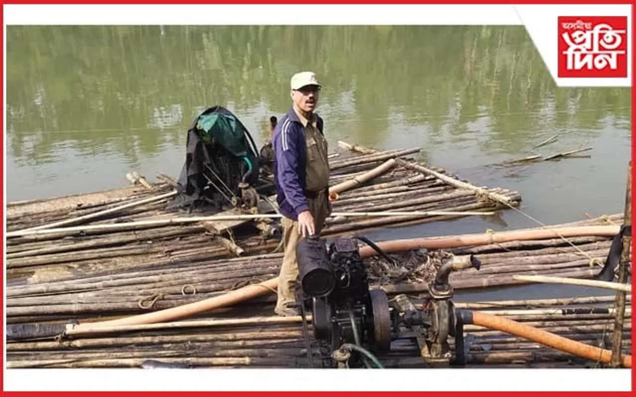 বন বিভাগৰ অভিযানত জব্দ বালি তোলা মেচিন