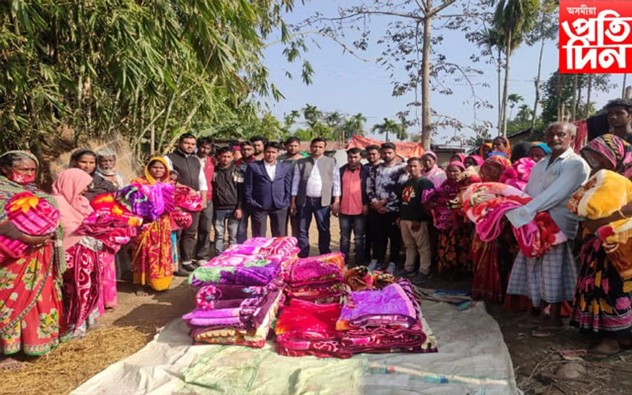 আমছুৰ উদ্যোগত বটদ্ৰৱাৰ উচ্ছেদিত দুখীয়া পৰিয়ালৰ মাজত কম্বল বিতৰণ